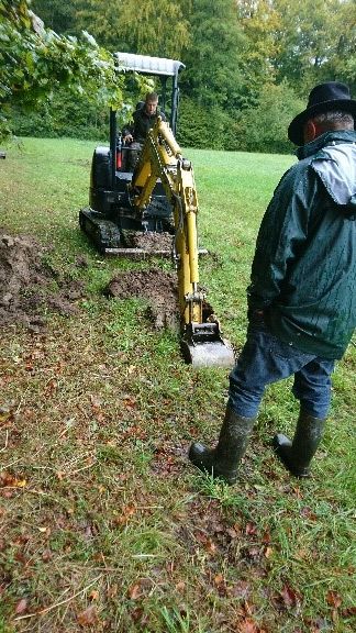 Gianluca Müller am Bagger