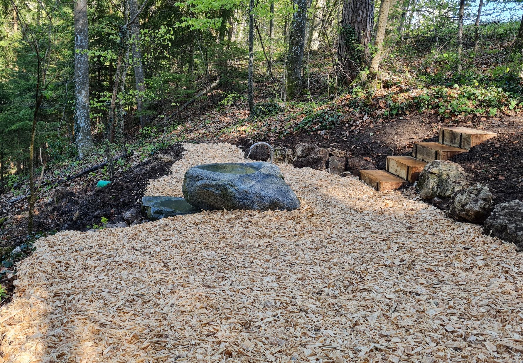 Neuer Brunnen und Umgebungsarbeiten